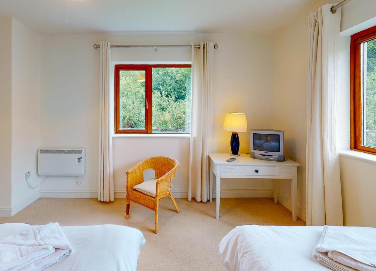 Lakeside Holiday Homes - Type B By Trident Holiday Homes Killaloe Bagian luar foto