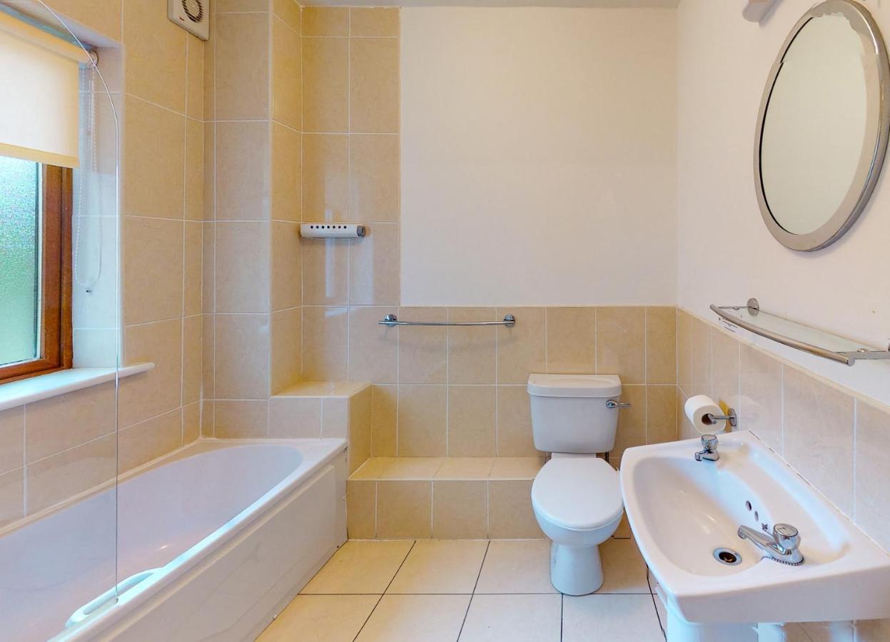 Lakeside Holiday Homes - Type B By Trident Holiday Homes Killaloe Bagian luar foto